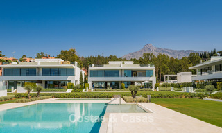 Sofisticada casa de lujo en venta en un complejo progresista con vistas panorámicas al mar en la Milla de Oro de Marbella 74576 