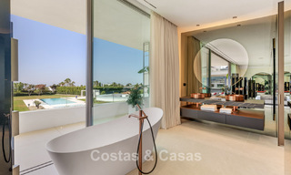 Sofisticada casa de lujo en venta en un complejo progresista con vistas panorámicas al mar en la Milla de Oro de Marbella 74587 