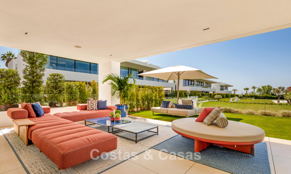 Sofisticada casa de lujo en venta en un complejo progresista con vistas panorámicas al mar en la Milla de Oro de Marbella 74591