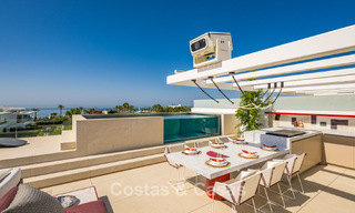 Sofisticada casa de lujo en venta en un complejo progresista con vistas panorámicas al mar en la Milla de Oro de Marbella 74593 