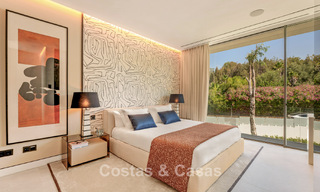 Sofisticada casa de lujo en venta en un complejo progresista con vistas panorámicas al mar en la Milla de Oro de Marbella 74606 