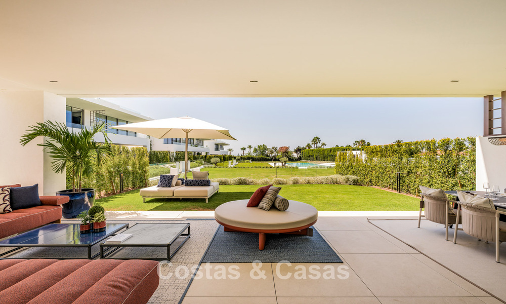 Sofisticada casa de lujo en venta en un complejo progresista con vistas panorámicas al mar en la Milla de Oro de Marbella 74610