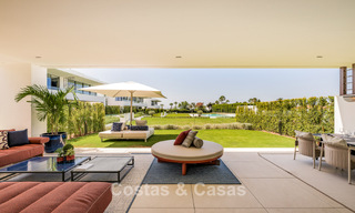 Sofisticada casa de lujo en venta en un complejo progresista con vistas panorámicas al mar en la Milla de Oro de Marbella 74610 