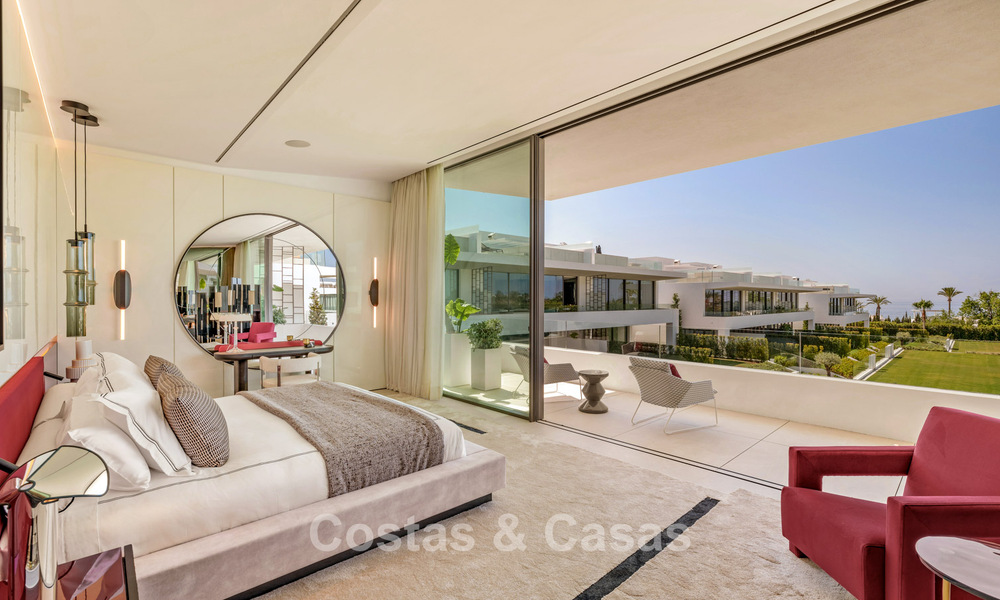 Sofisticada casa de lujo en venta en un complejo progresista con vistas panorámicas al mar en la Milla de Oro de Marbella 74628