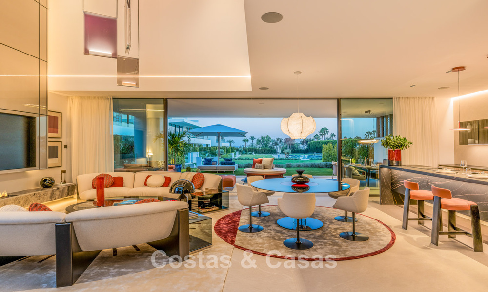 Sofisticada casa de lujo en venta en un complejo progresista con vistas panorámicas al mar en la Milla de Oro de Marbella 74629