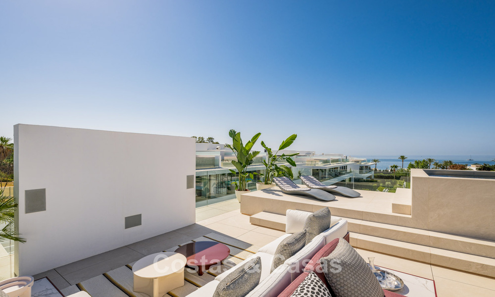 Sofisticada casa de lujo en venta en un complejo progresista con vistas panorámicas al mar en la Milla de Oro de Marbella 74632