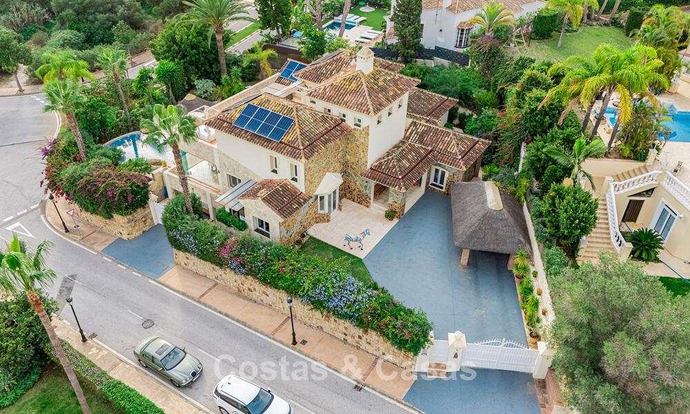 Villa mediterránea de lujo en venta cerca de la playa de Elviria al este de Marbella centro 74941