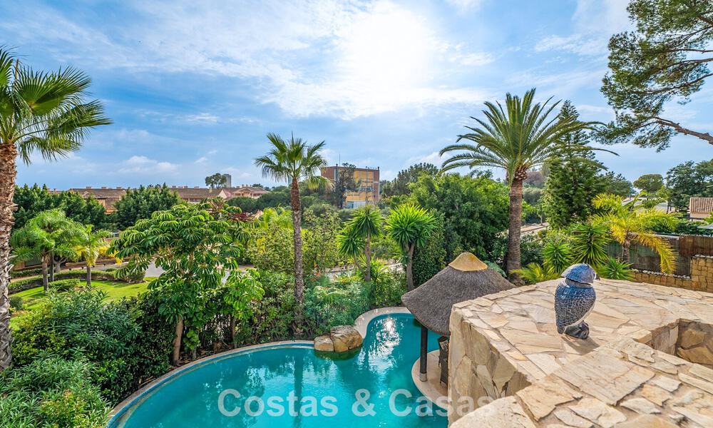 Villa mediterránea de lujo en venta cerca de la playa de Elviria al este de Marbella centro 74950