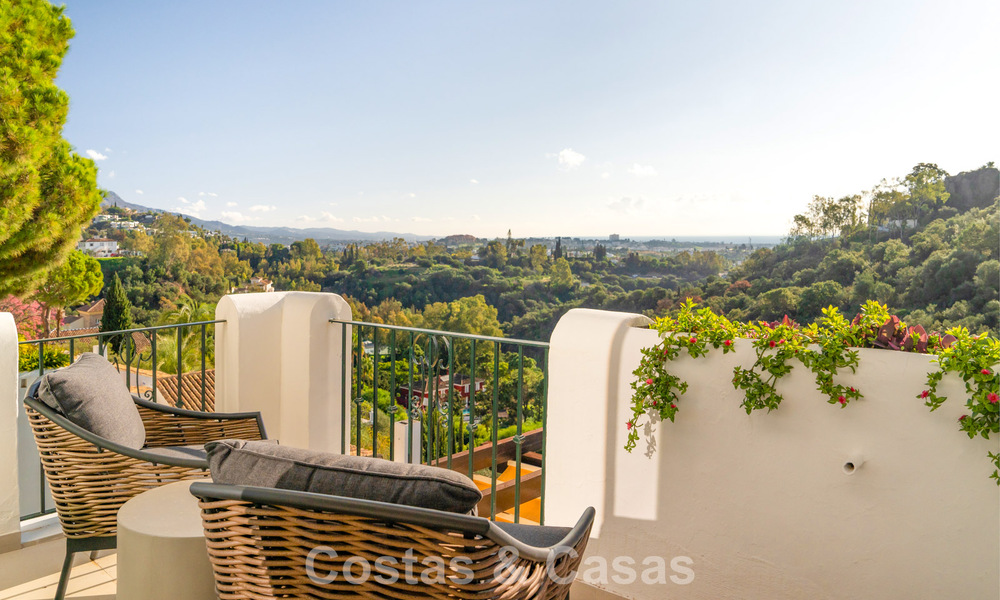 Precioso apartamento de 3 dormitorios en venta con vistas al mar en Benahavis - Marbella 75003