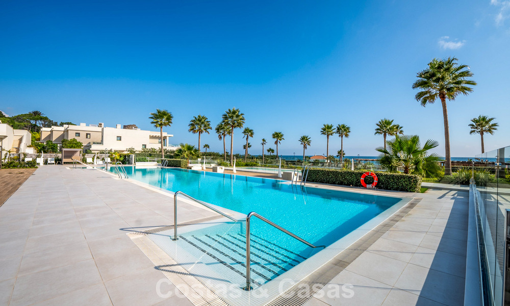 Apartamento de lujo en venta, en un lujoso complejo de playa en la Nueva Milla de Oro entre Marbella y Estepona 773542