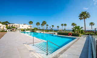 Apartamento de lujo en venta, en un lujoso complejo de playa en la Nueva Milla de Oro entre Marbella y Estepona 773542 