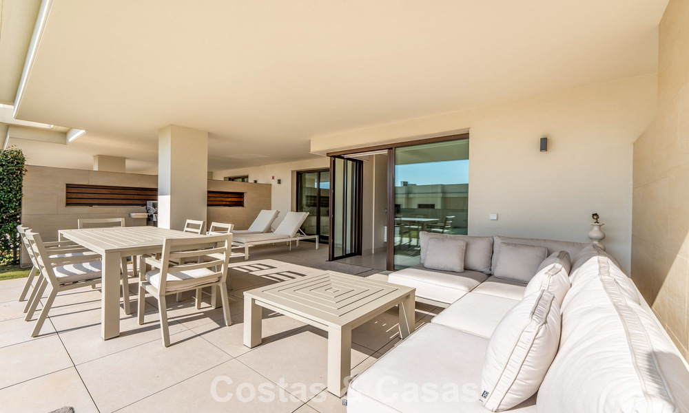 Apartamento de lujo en venta, en un lujoso complejo de playa en la Nueva Milla de Oro entre Marbella y Estepona 773559