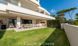 Apartamento de lujo en venta, en un lujoso complejo de playa en la Nueva Milla de Oro entre Marbella y Estepona 773561 