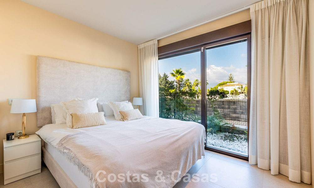 Apartamento de lujo en venta, en un lujoso complejo de playa en la Nueva Milla de Oro entre Marbella y Estepona 773571