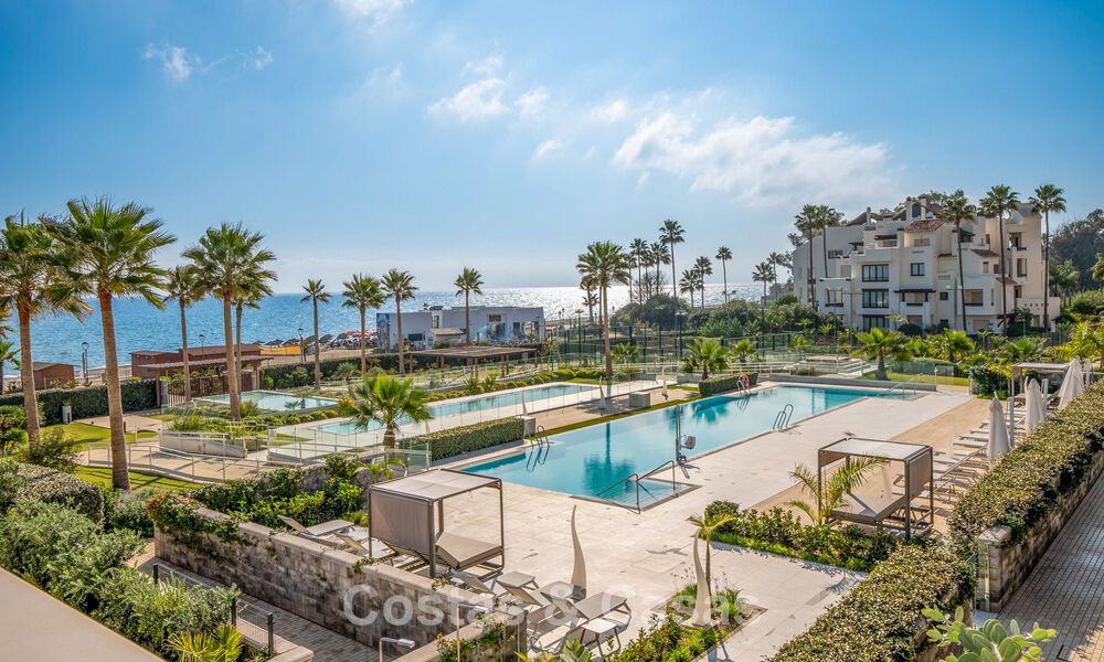 Apartamento de lujo en venta, en un lujoso complejo de playa en la Nueva Milla de Oro entre Marbella y Estepona 773576