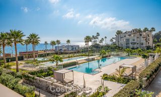 Apartamento de lujo en venta, en un lujoso complejo de playa en la Nueva Milla de Oro entre Marbella y Estepona 773576 