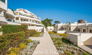 Apartamento de lujo en venta, en un lujoso complejo de playa en la Nueva Milla de Oro entre Marbella y Estepona 773577 