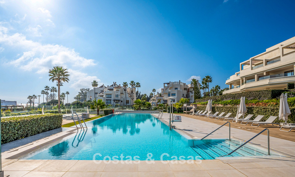 Apartamento de lujo en venta, en un lujoso complejo de playa en la Nueva Milla de Oro entre Marbella y Estepona 773579