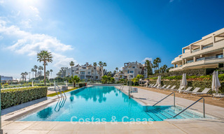 Apartamento de lujo en venta, en un lujoso complejo de playa en la Nueva Milla de Oro entre Marbella y Estepona 773579 