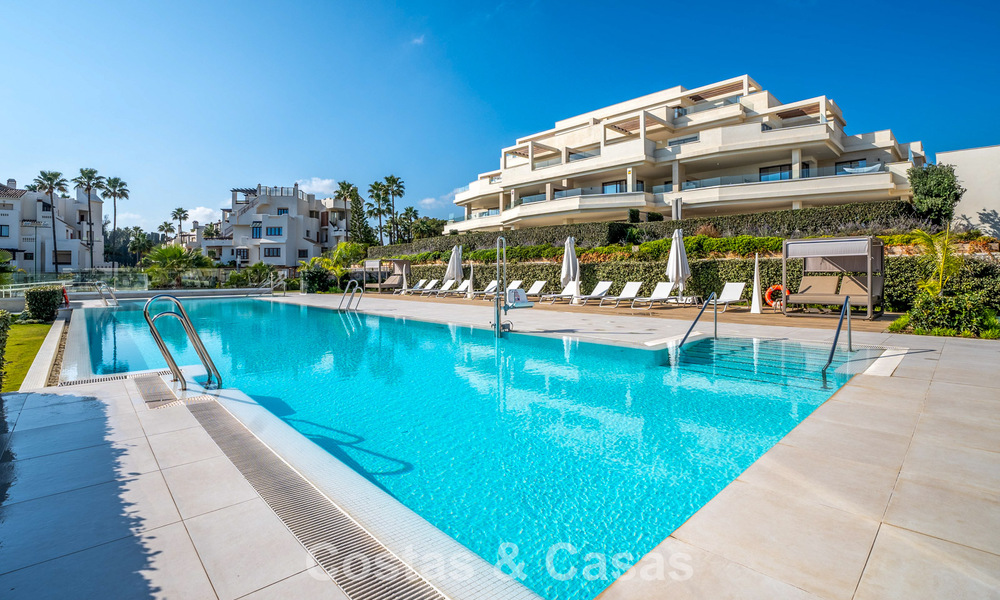 Apartamento de lujo en venta, en un lujoso complejo de playa en la Nueva Milla de Oro entre Marbella y Estepona 773580