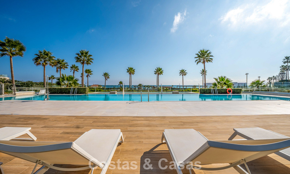 Apartamento de lujo en venta, en un lujoso complejo de playa en la Nueva Milla de Oro entre Marbella y Estepona 773581