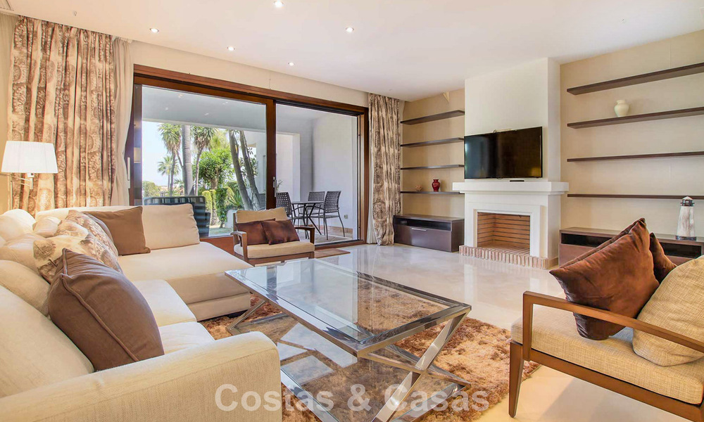 Amplia casa lista para entrar a vivir en venta a un paso del campo de golf en Benahavis - Marbella 773521