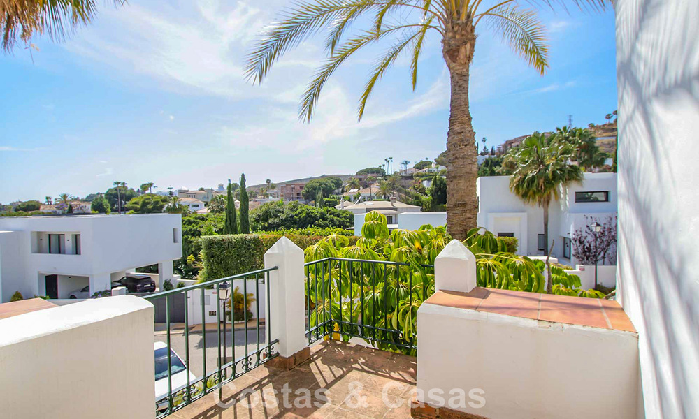 Amplia casa lista para entrar a vivir en venta a un paso del campo de golf en Benahavis - Marbella 773533