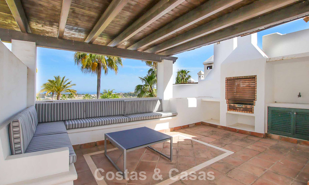 Amplia casa lista para entrar a vivir en venta a un paso del campo de golf en Benahavis - Marbella 773534