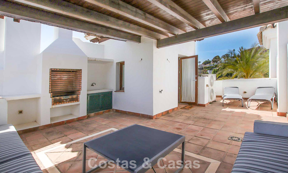 Amplia casa lista para entrar a vivir en venta a un paso del campo de golf en Benahavis - Marbella 773535