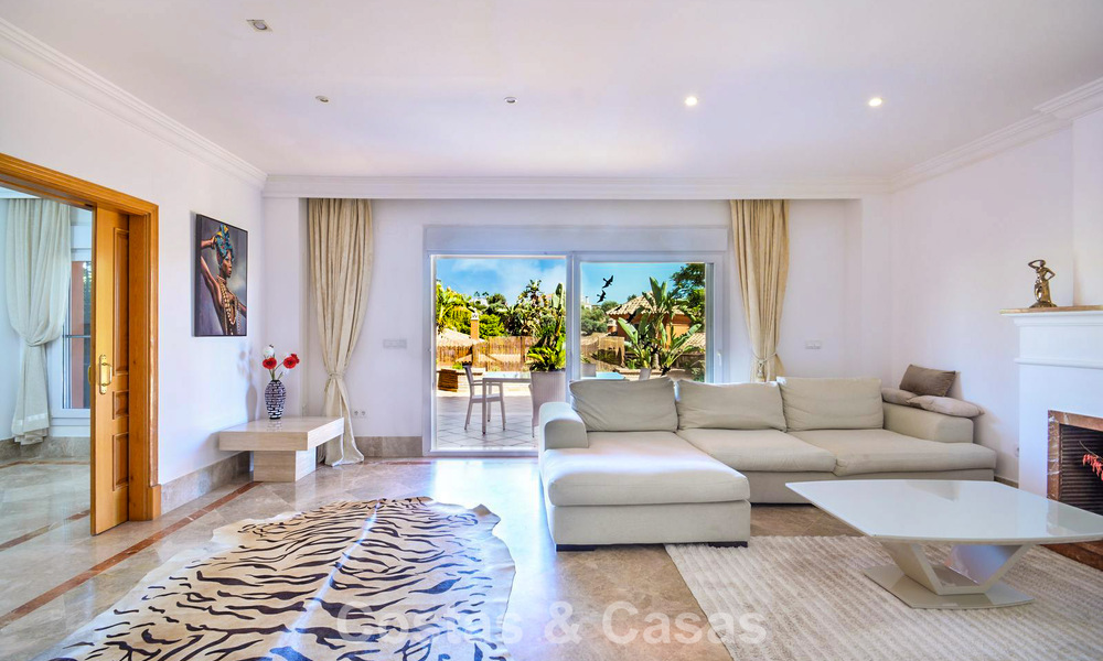 Amplia casa adosada en venta en un complejo de golf cerrado en el este de Marbella 773479