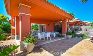 Amplia casa adosada en venta en un complejo de golf cerrado en el este de Marbella 773484 