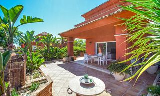 Amplia casa adosada en venta en un complejo de golf cerrado en el este de Marbella 773505 