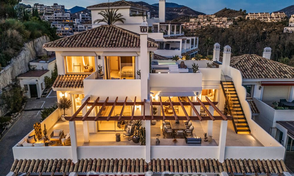 Prestigioso ático reformado con vistas panorámicas al mar en venta en el valle del golf de Nueva Andalucía, Marbella 773622