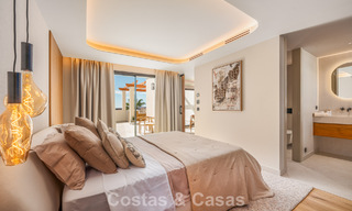 Prestigioso ático reformado con vistas panorámicas al mar en venta en el valle del golf de Nueva Andalucía, Marbella 773627 