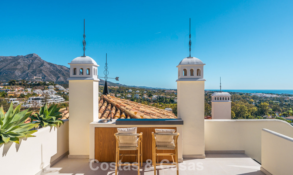 Prestigioso ático reformado con vistas panorámicas al mar en venta en el valle del golf de Nueva Andalucía, Marbella 773633