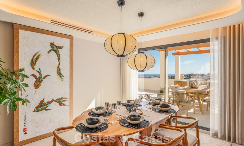 Prestigioso ático reformado con vistas panorámicas al mar en venta en el valle del golf de Nueva Andalucía, Marbella 773643