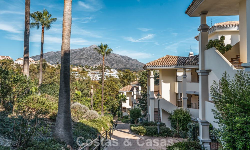 Prestigioso ático reformado con vistas panorámicas al mar en venta en el valle del golf de Nueva Andalucía, Marbella 773651