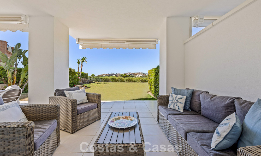 Lujoso apartamento de 3 dormitorios con jardín en venta rodeado de campos de golf en Benahavis - Marbella 773657