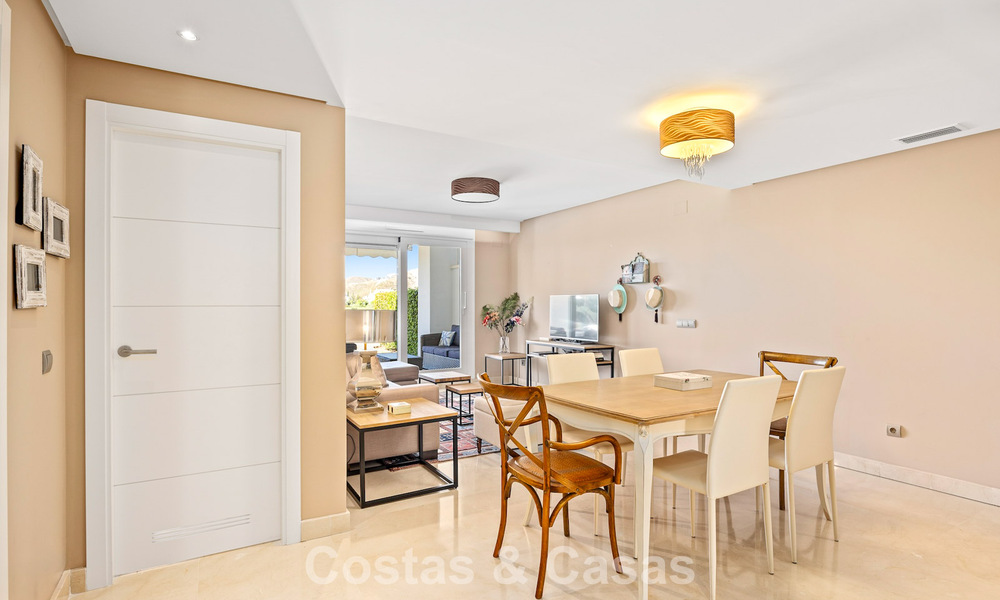 Lujoso apartamento de 3 dormitorios con jardín en venta rodeado de campos de golf en Benahavis - Marbella 773660