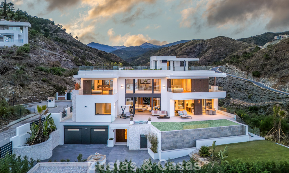 Nueva villa de lujo con vistas al mar en venta en una urbanización segura en La Quinta, Marbella - Benahavis 773683