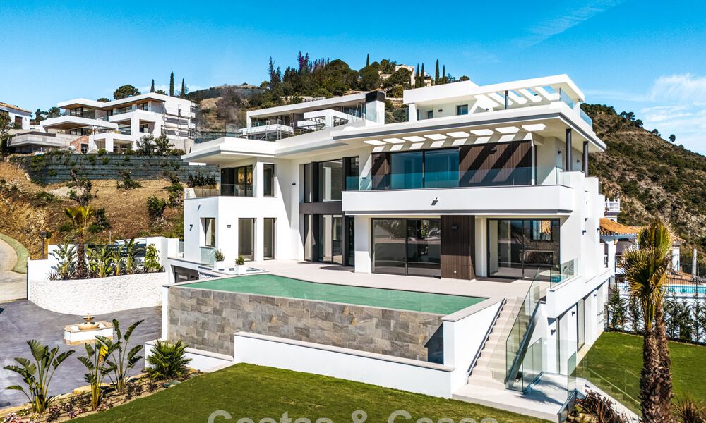 Nueva villa de lujo con vistas al mar en venta en una urbanización segura en La Quinta, Marbella - Benahavis 773684