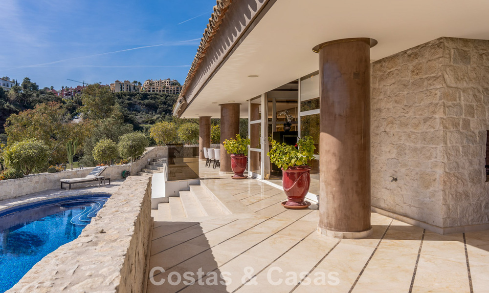 Obra maestra arquitectónica en venta con impresionantes vistas al mar en La Quinta, Benahavis - Marbella 774002