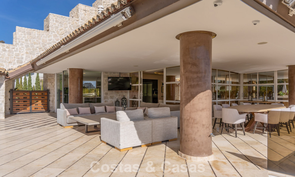 Obra maestra arquitectónica en venta con impresionantes vistas al mar en La Quinta, Benahavis - Marbella 774003