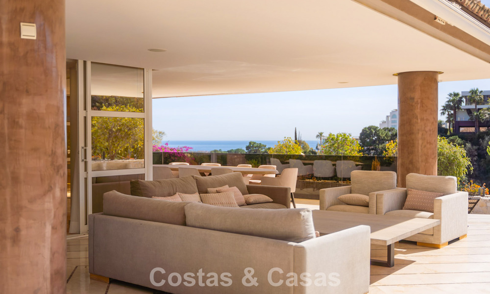 Obra maestra arquitectónica en venta con impresionantes vistas al mar en La Quinta, Benahavis - Marbella 774012