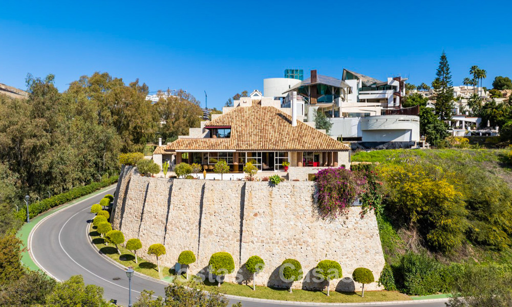 Obra maestra arquitectónica en venta con impresionantes vistas al mar en La Quinta, Benahavis - Marbella 774025