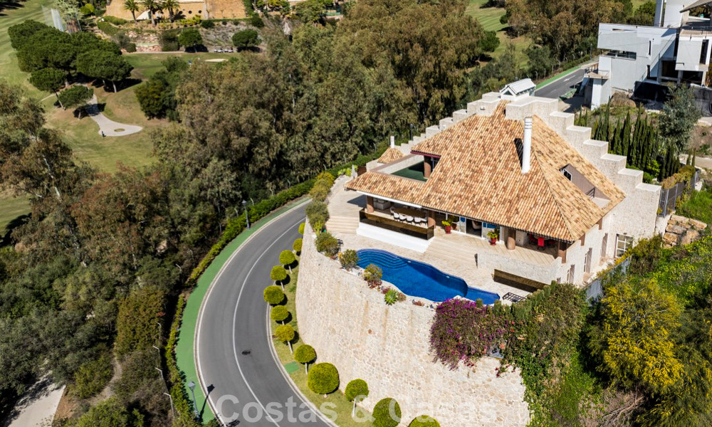 Obra maestra arquitectónica en venta con impresionantes vistas al mar en La Quinta, Benahavis - Marbella 774035