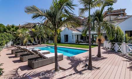 Villa de lujo con diseño mediterráneo atemporal en venta en una cotizada zona de golf de Nueva Andalucía, Marbella 773708