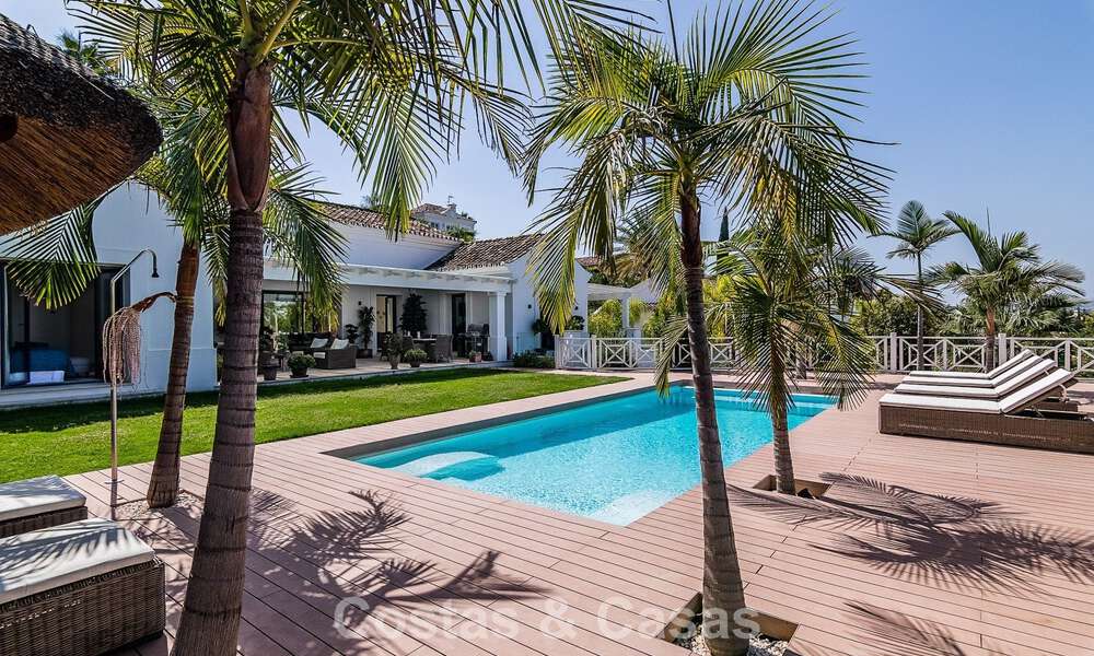 Villa de lujo con diseño mediterráneo atemporal en venta en una cotizada zona de golf de Nueva Andalucía, Marbella 773709