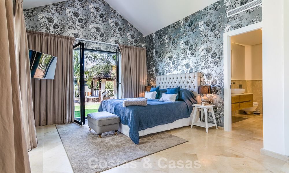 Villa de lujo con diseño mediterráneo atemporal en venta en una cotizada zona de golf de Nueva Andalucía, Marbella 773730