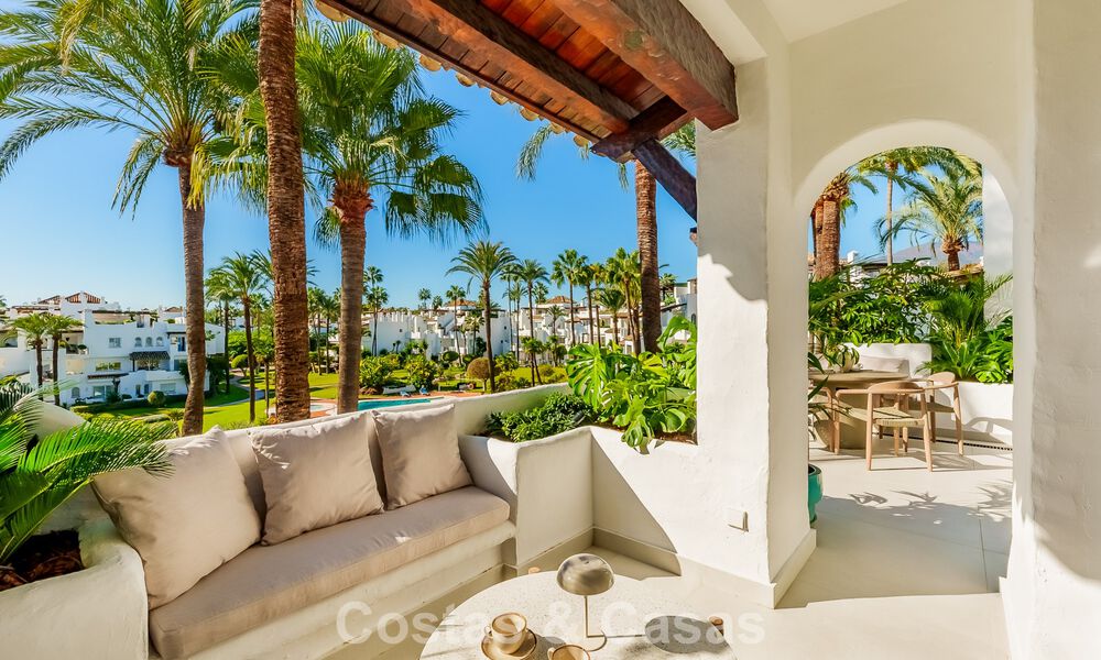 Ático de lujo listo para entrar a vivir en venta en un complejo de playa exclusivo a poca distancia del centro de Estepona 773762